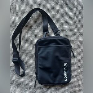 Lululemon phone bag